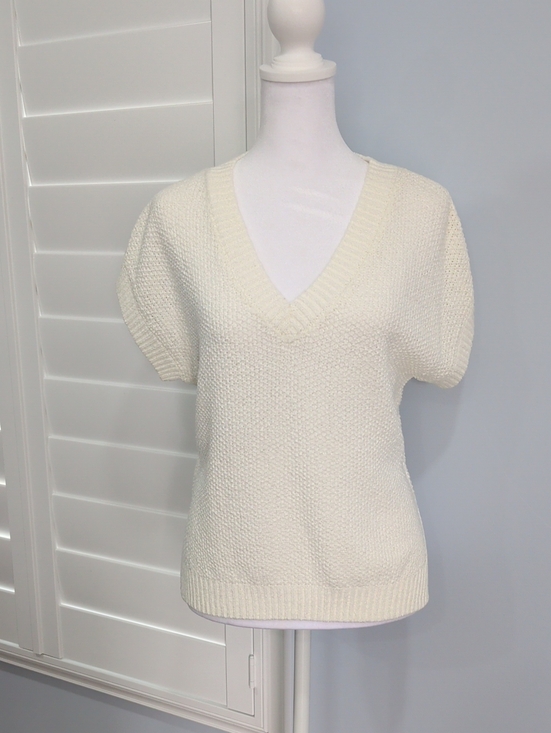 moon & madison Sweaters - NWOT moon & madison Cream V-Neck Textured Knit Sweater